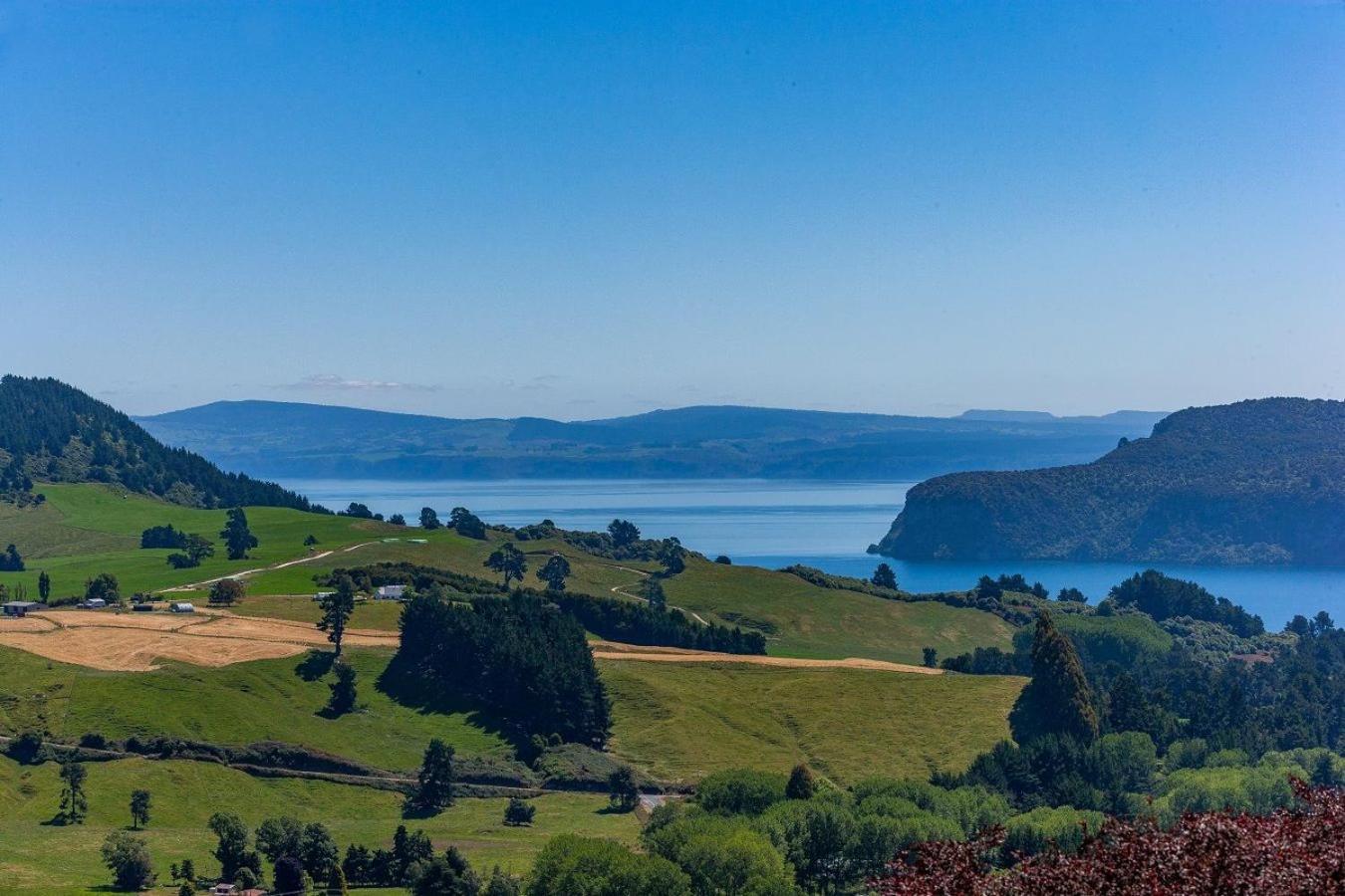 Scenic Solitude - Wake Up To Lake And Mountain Views! 陶波 外观 照片
