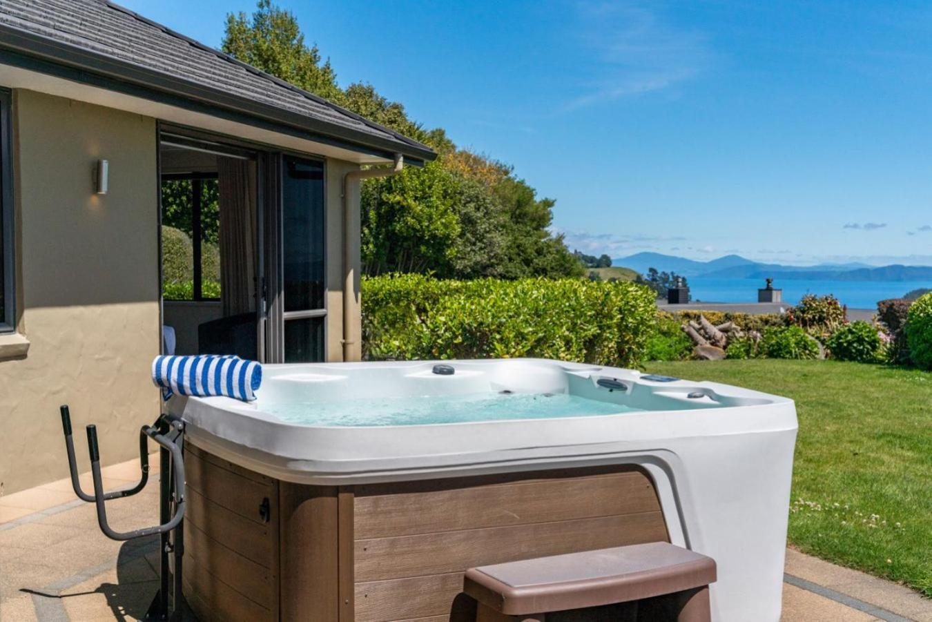 Scenic Solitude - Wake Up To Lake And Mountain Views! 陶波 外观 照片