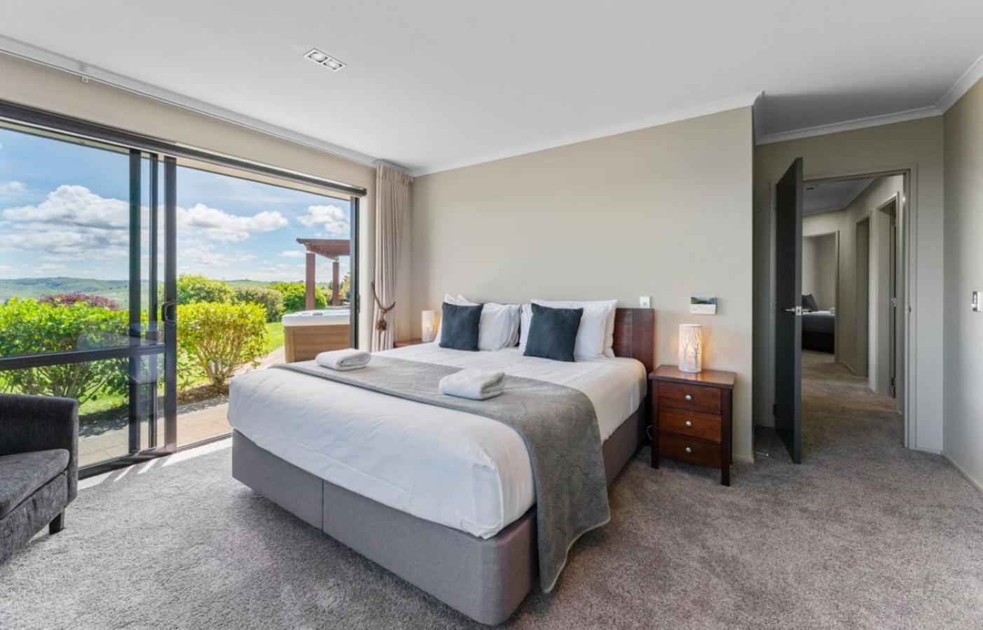 Scenic Solitude - Wake Up To Lake And Mountain Views! 陶波 外观 照片