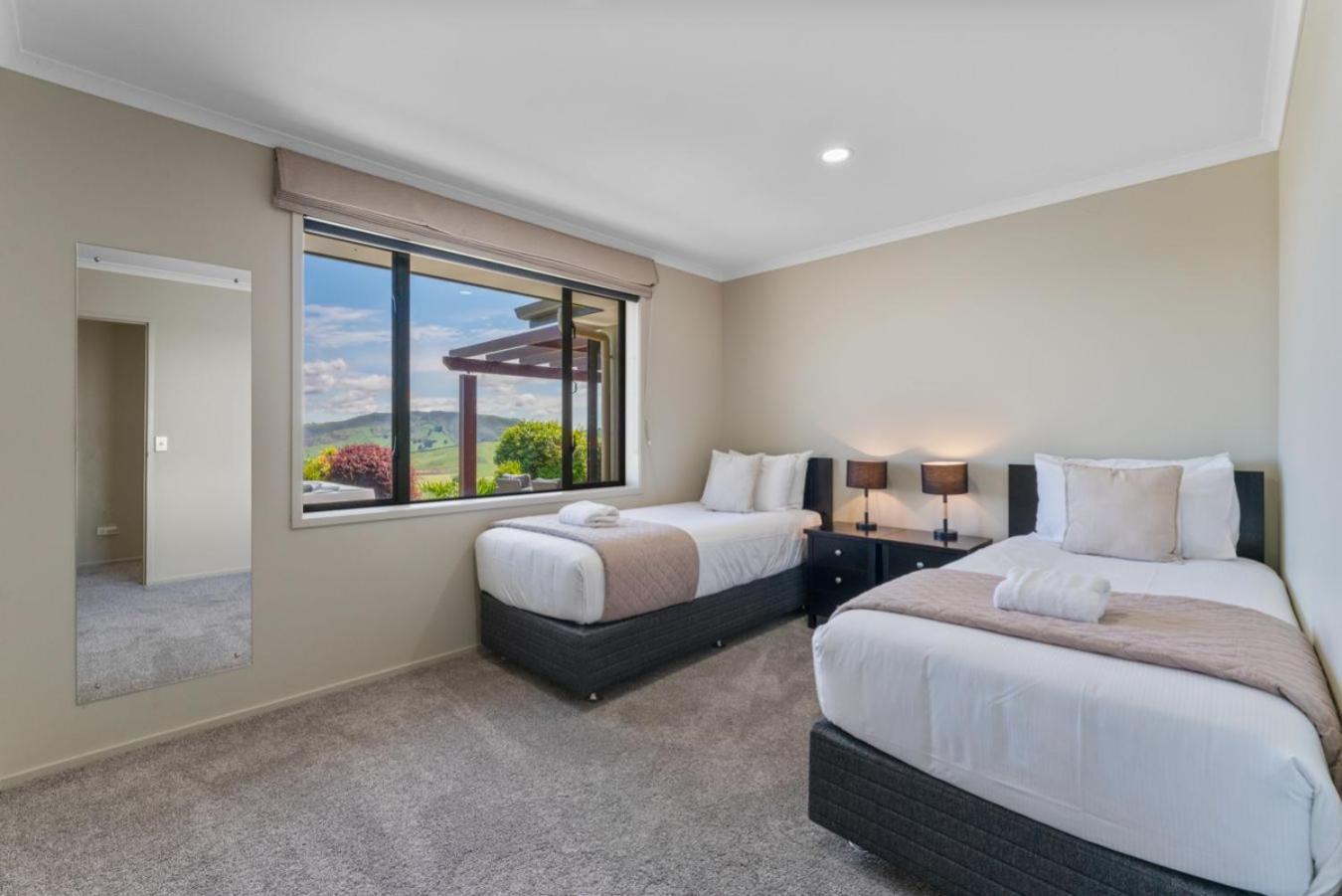 Scenic Solitude - Wake Up To Lake And Mountain Views! 陶波 外观 照片