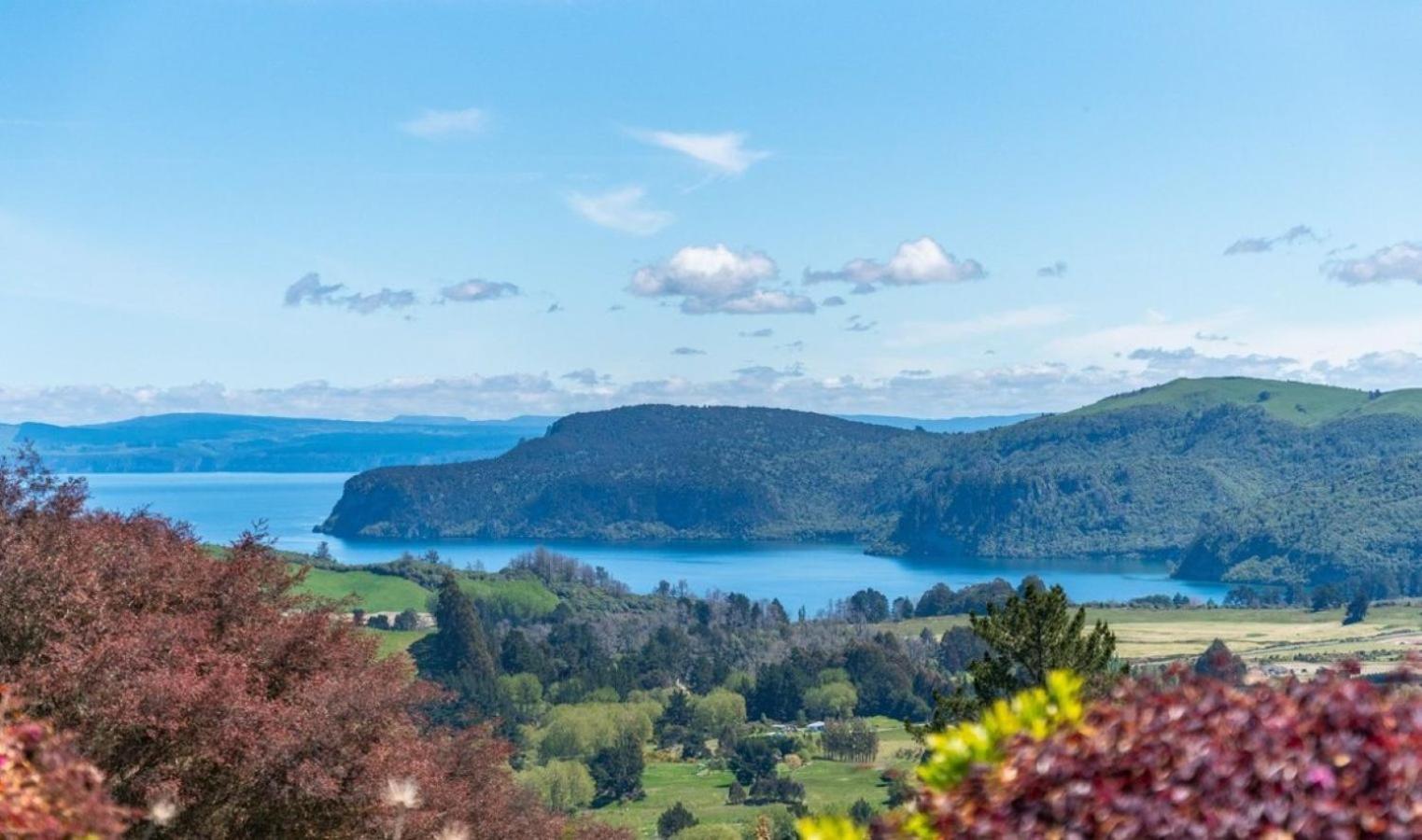 Scenic Solitude - Wake Up To Lake And Mountain Views! 陶波 外观 照片